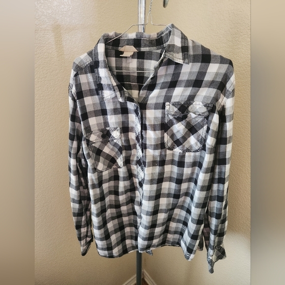 Duluth Trading Long Sleeve Button Up Shirt With Pockets - Picture 1 of 3